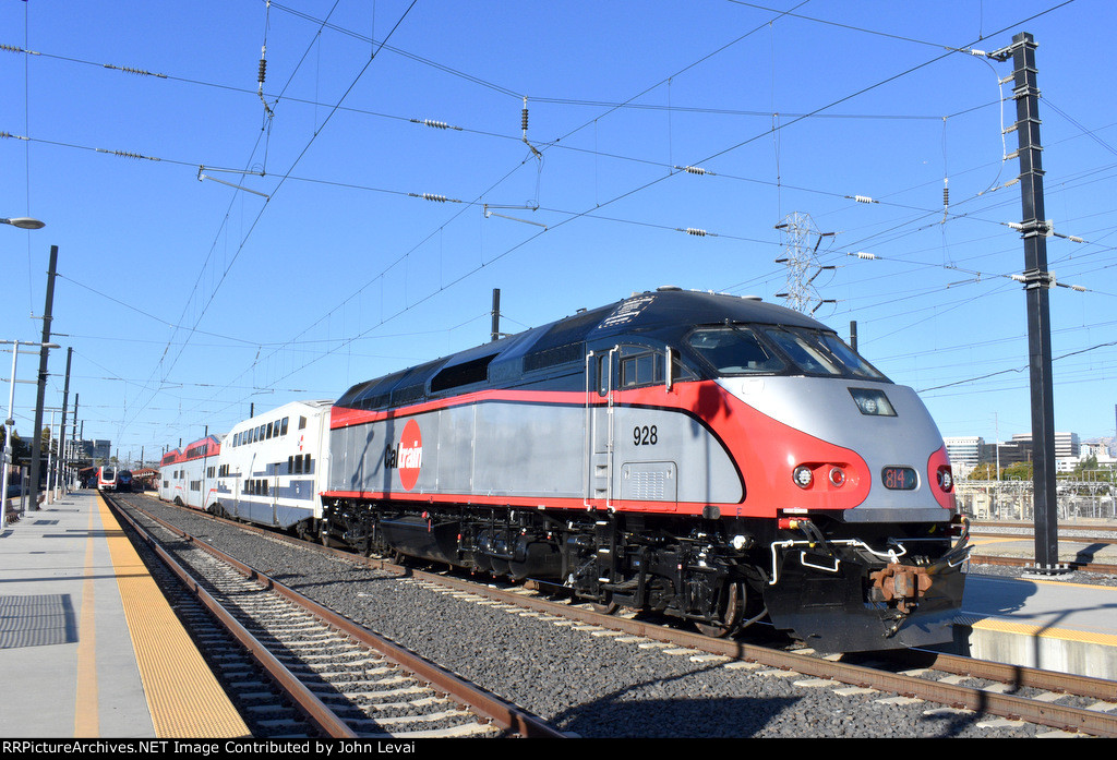 South County Connector Shuttle Caltrain # 814 awaits its departure to Gilroy. MP36PH-3C # 928 is the power.